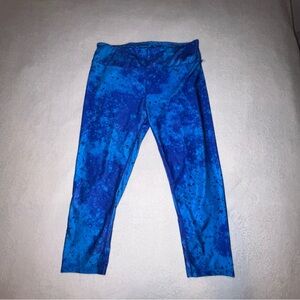 Women’s blue capri leggings